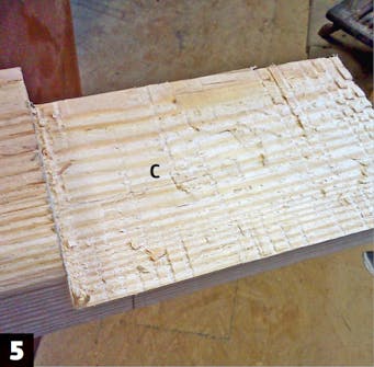 Dobbeltseng med opbevaring: Skær en masse riller Dobbeltseng med opbevaring: Skær en masse riller